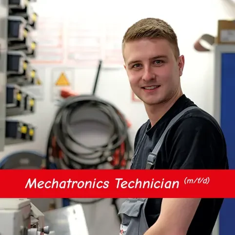 mechatroniker-en mechatronicer at work